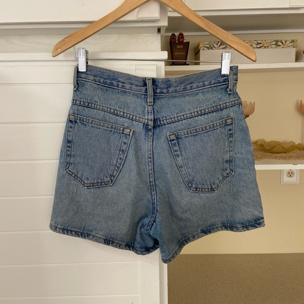 Vintage High waisted denim shorts - Picture 4 of 5
